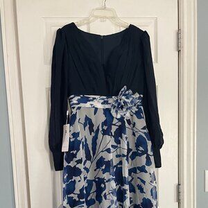 MONDRESSY A Line Long Sleeves Floor Length Floral Formal/Mother Size 6